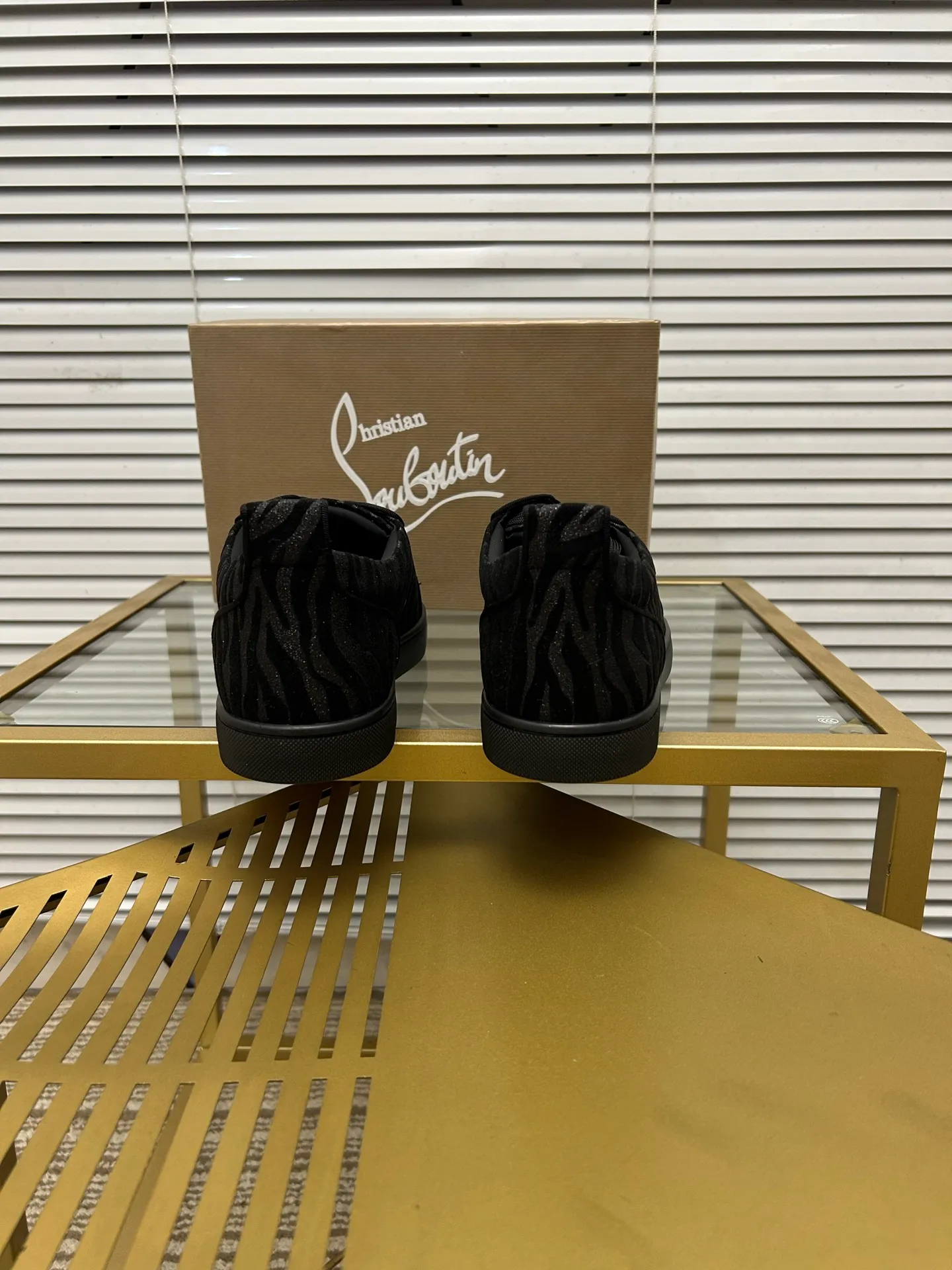 (Customized model) Ex-factory price is 520. christian louboutin (CL red sole shoes) counter series, casual sneakers for couples 📢 📢 📢 Exclusive hot style release 🎈🎈💪 Movable latex feet 👻 Finished outsole line [Proud] 😝Female 35-40# Male 38#-46, global supply😝 [Top version]: Original imported genuine leather upper, top original leather lining, original molded TPU outsole, original 1:1 detail processing, original shoe last,